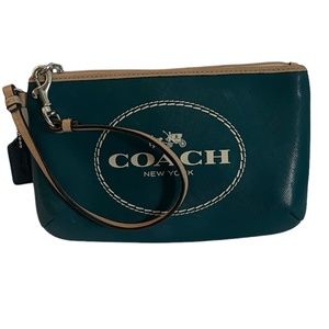 COACH HORSE AND CARRIAGE MEDIUM GREEN LEATHER WRISTLET (F51788)